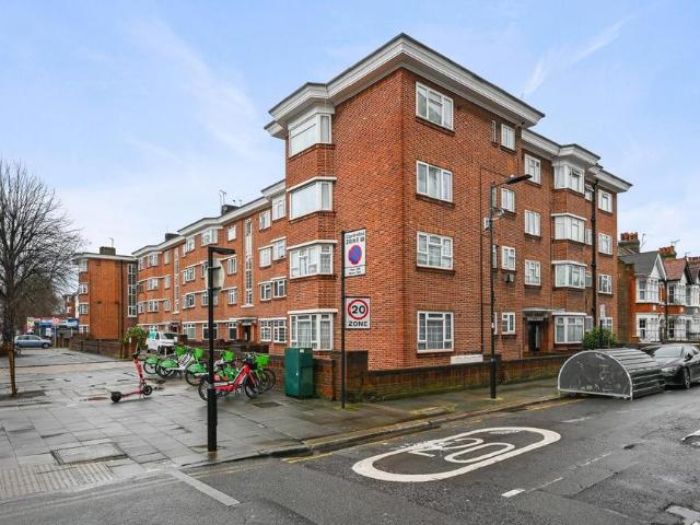 Flat for sale in London Borough of Ealing, Greater London