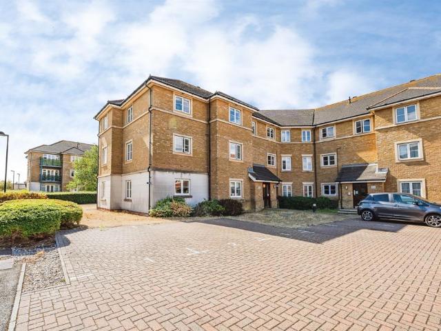 Flat for sale in Sovereign Harbour, Eastbourne