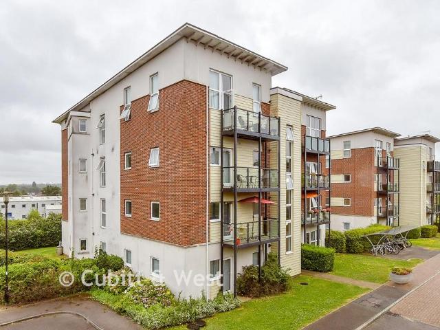 Flat for sale in Pachesham Park, Surrey