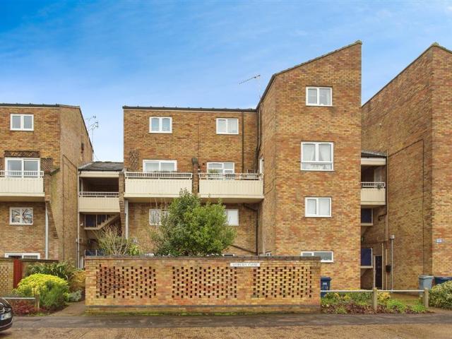 Flat for sale in Chesterton, Arbury