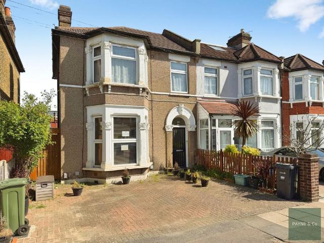 Flat for sale in Seven Kings, Isle Of Man