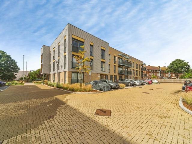 Flat for sale in King's Walden, Hertfordshire