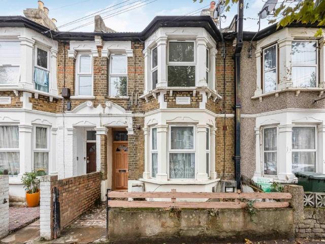 Flat for sale in Plashet, Greater London