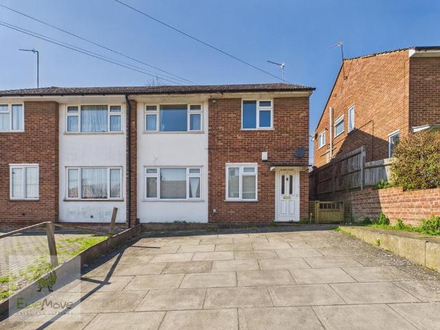Flat for sale in Strood