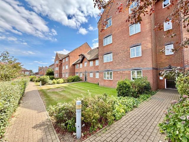 Flat for sale in Old Town, Heathlands