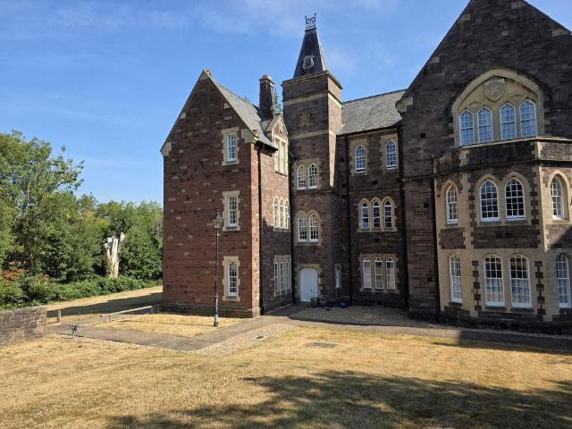 Flat for sale in Abergavenny