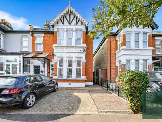 Flat for sale in London Borough of Redbridge, Greater London