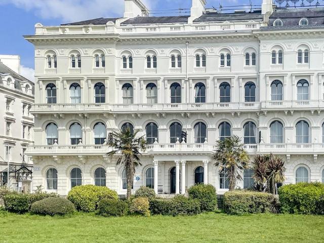Flat for sale in West Hoe, Mount Wise