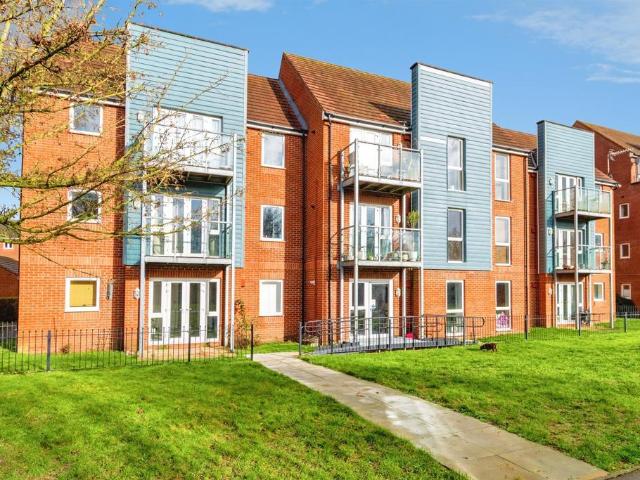Flat for sale in Eastleigh, Helford