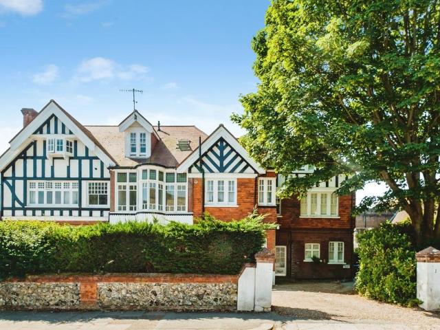Flat for sale in West Worthing, Worthing