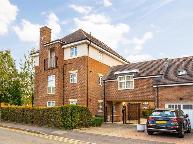 Flat for sale in London Borough of Hillingdon, Greater London