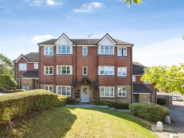Flat for sale in Maidenbower, Crawley