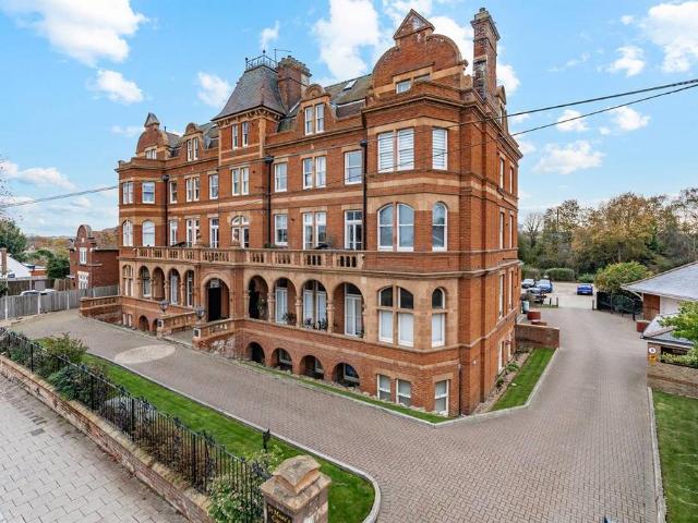 Flat for sale in Oxenden, The Bridge