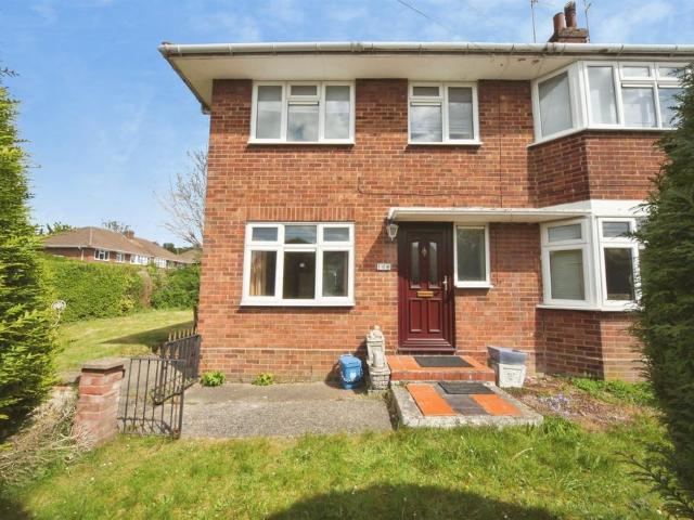 Flat for sale in Sundon Park, Luton
