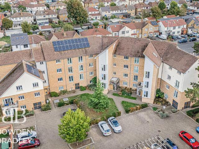 Flat for sale in London Borough of Redbridge, Greater London