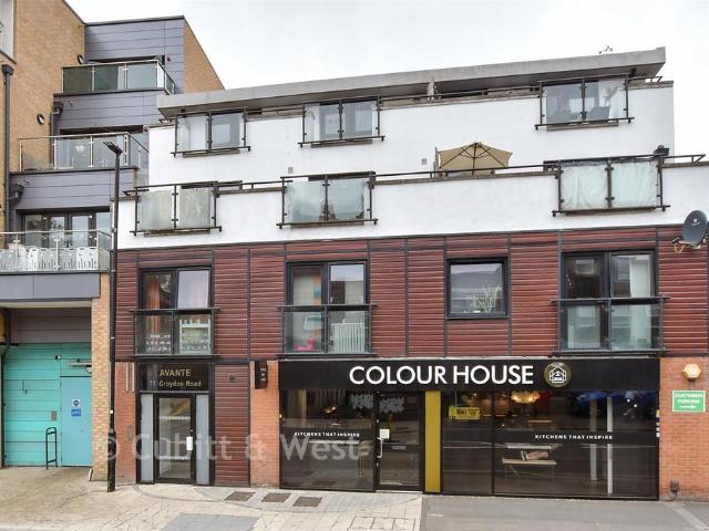 Flat for sale in Hillview, Surrey