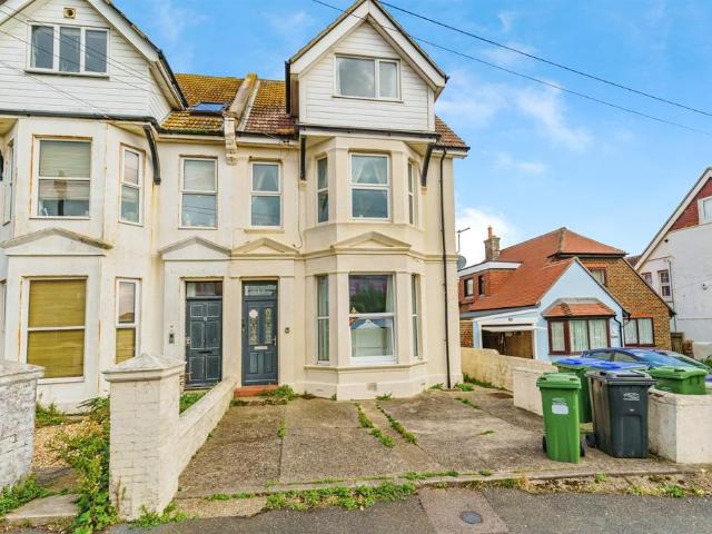 Flat for sale in Seaford, Iford
