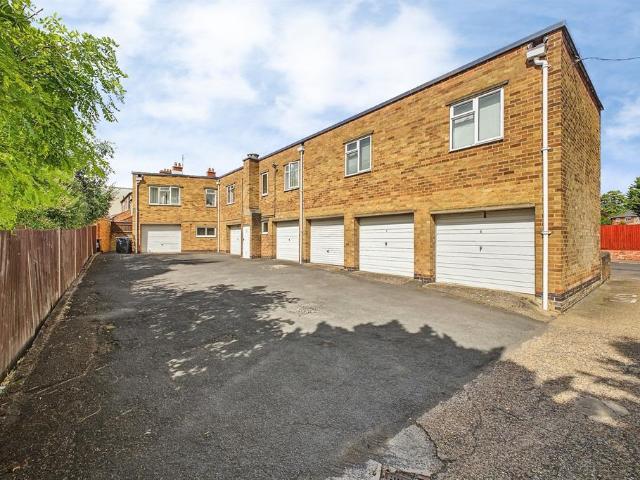 Flat for sale in Northampton, Northamptonshire