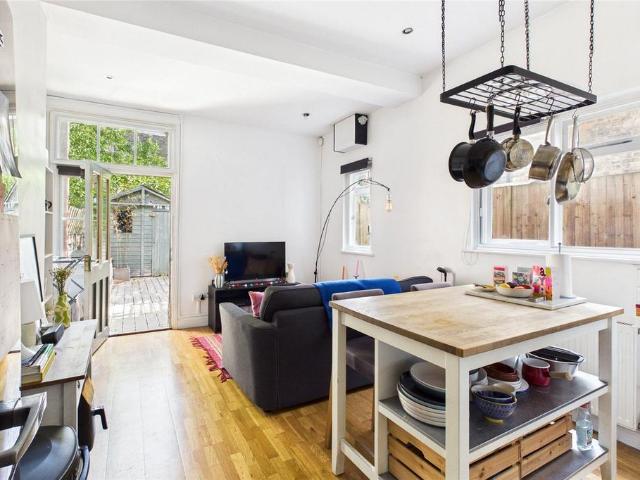 Flat for sale in London Borough of Lambeth, Greater London
