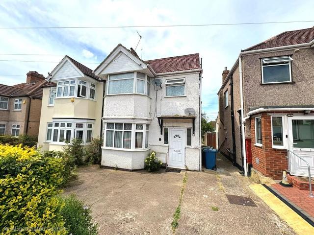 Flat for sale in Harrow Weald, Greater London