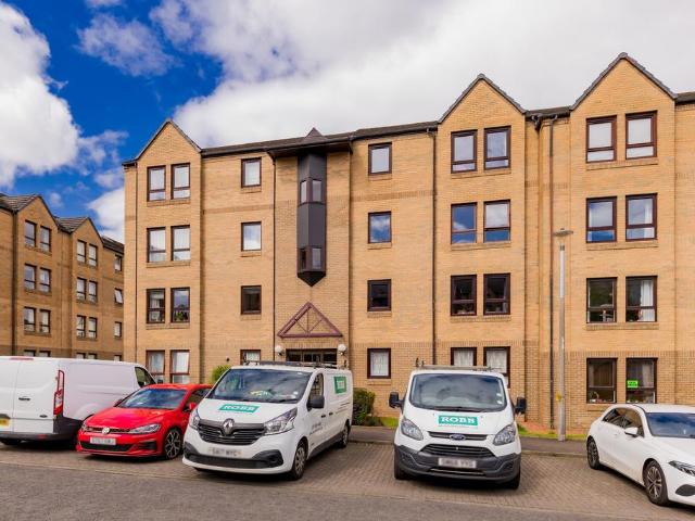 Flat for sale in Southside, Scotland