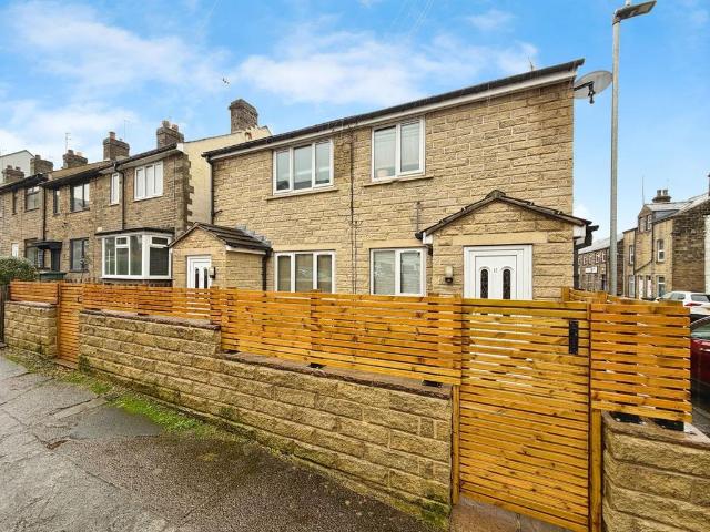 Flat for sale in Priestthorpe, Crossflatts