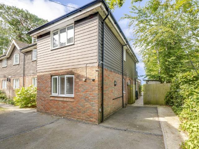 Flat for sale in Uckfield, Cross In Hand