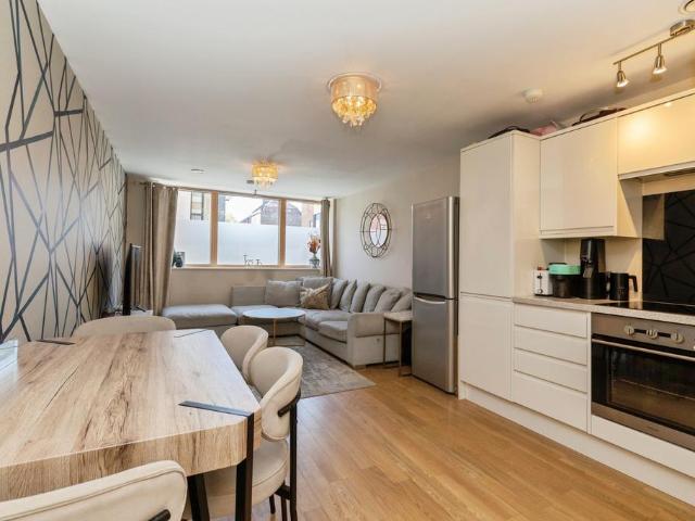 Flat for sale in Stokes Croft, Feckenham