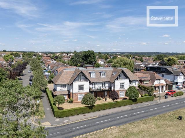 Flat for sale in Debden Green, Epping
