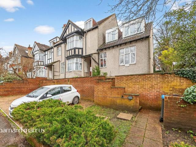 Flat for sale in London Borough of Croydon, Sanderstead
