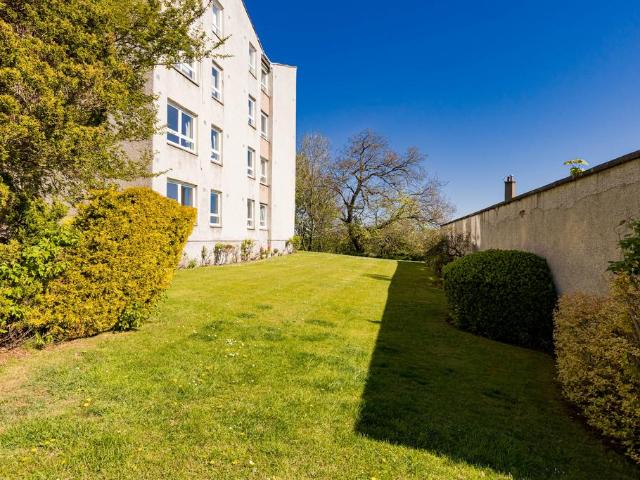 Flat for sale in Craigleith, Scotland