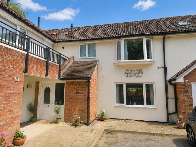 Flat for sale in Fishersgate, West Sussex