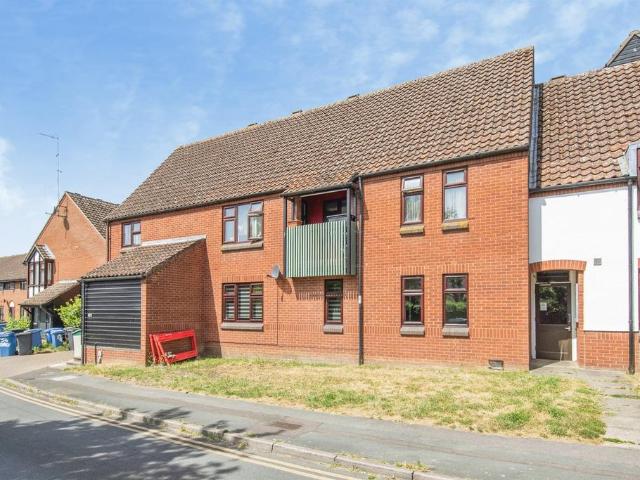 Flat for sale in Sudbury, Chelmondiston