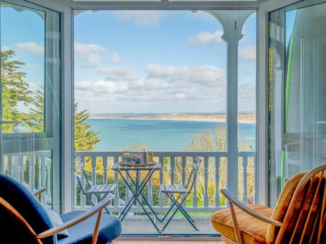 Flat for sale in Penbeagle, Cornwall