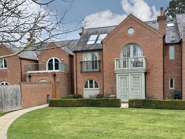 Flat for sale in Tiddington, Alderminster