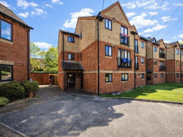 Flat for sale in Barton, The Slade