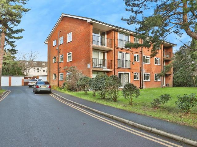 Flat for sale in Lansdowne, Charminster