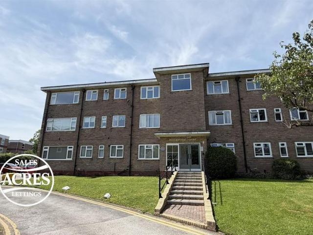 Flat for sale in Four Oaks, West Midlands