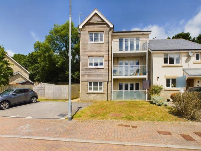 Flat for sale in Penryn, Cornwall