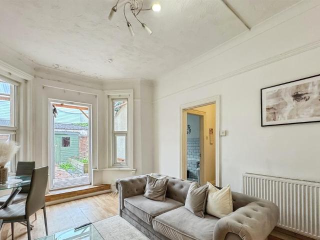 Flat for sale in Boscombe, Bournemouth