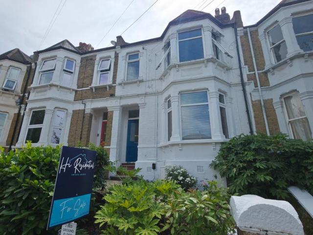 Flat for sale in Shooters Hill, Greater London