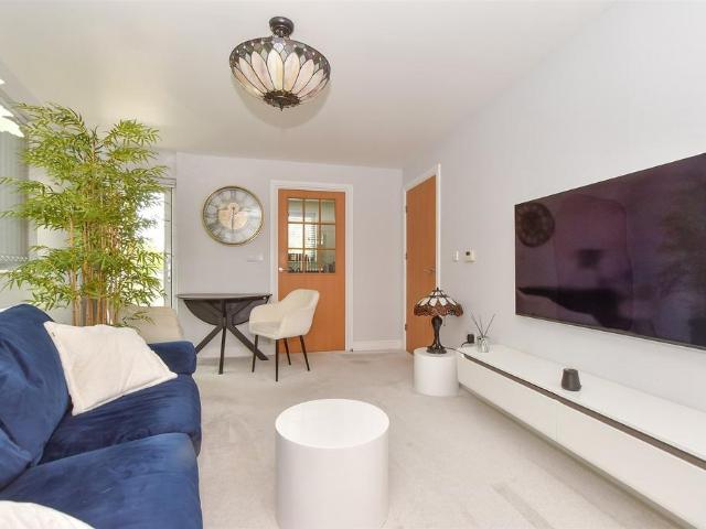 Flat for sale in Willesborough, Bridgefield