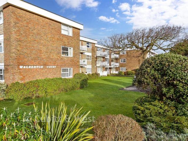 Flat for sale in West Worthing, Worthing