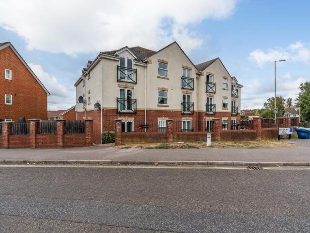 Flat for sale in Helford, Hampshire
