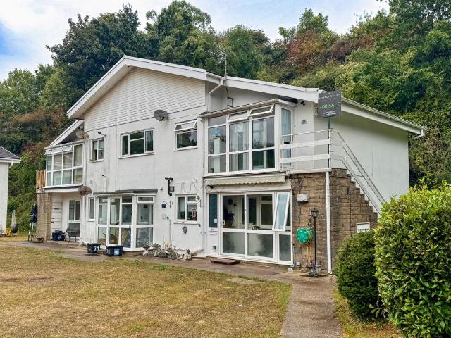 Flat for sale in Combe Pafford