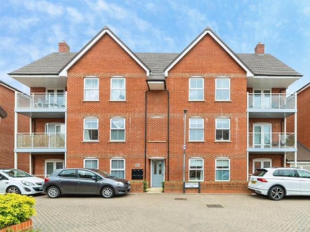 Flat for sale in Fretherne, Hertfordshire