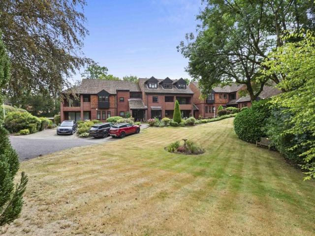 Flat for sale in Amersham, Buckinghamshire