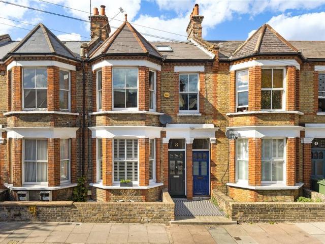 Flat for sale in Clapham, Greater London