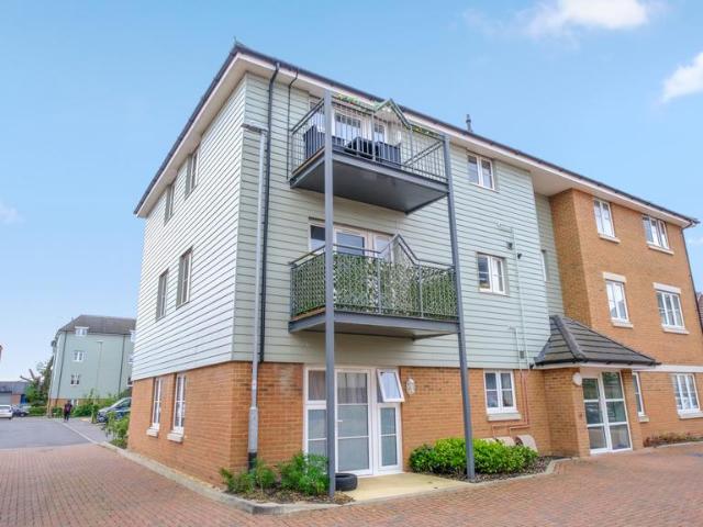 Flat for sale in North Town, Aldershot