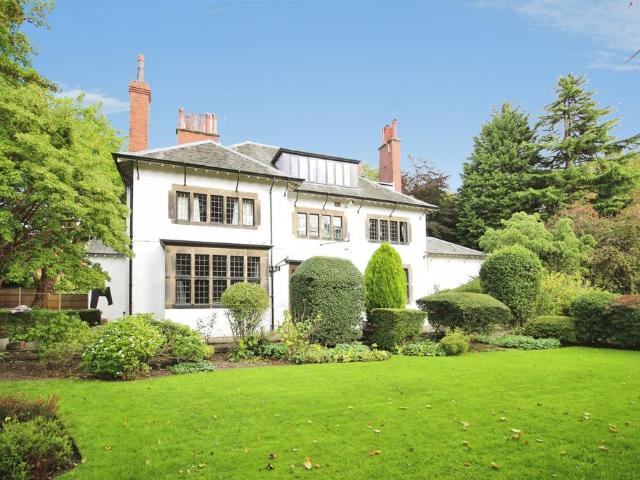 Flat for sale in Hyde Park, Leeds